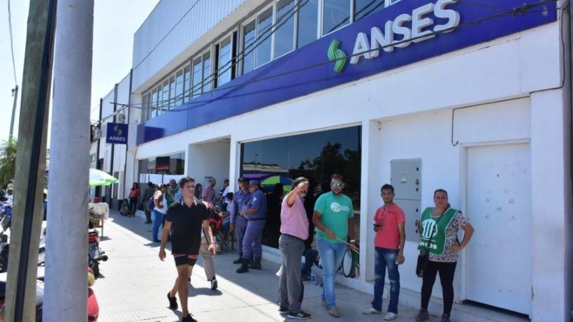 Jubilados y AUH de ANSES: quiénes cobran este miércoles 12 de agosto