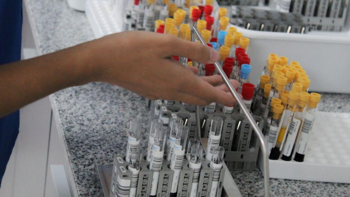 Sueldos de bioquímicos: SAFYB fijó las escalas salariales de julio