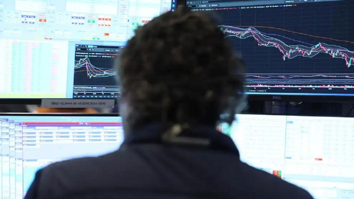 Riesgo País: escaló a 442 puntos en una jornada marcada por la llegada del FMI