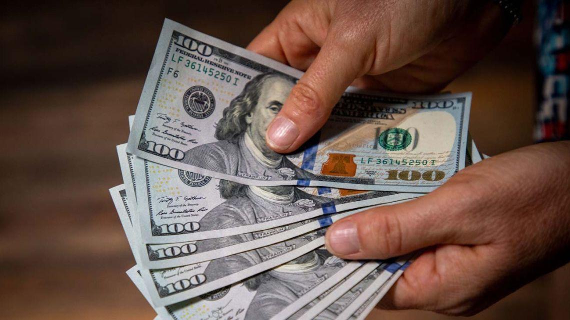Dólar blue: subió a $1.560 y acumula $20 de aumento semanal
