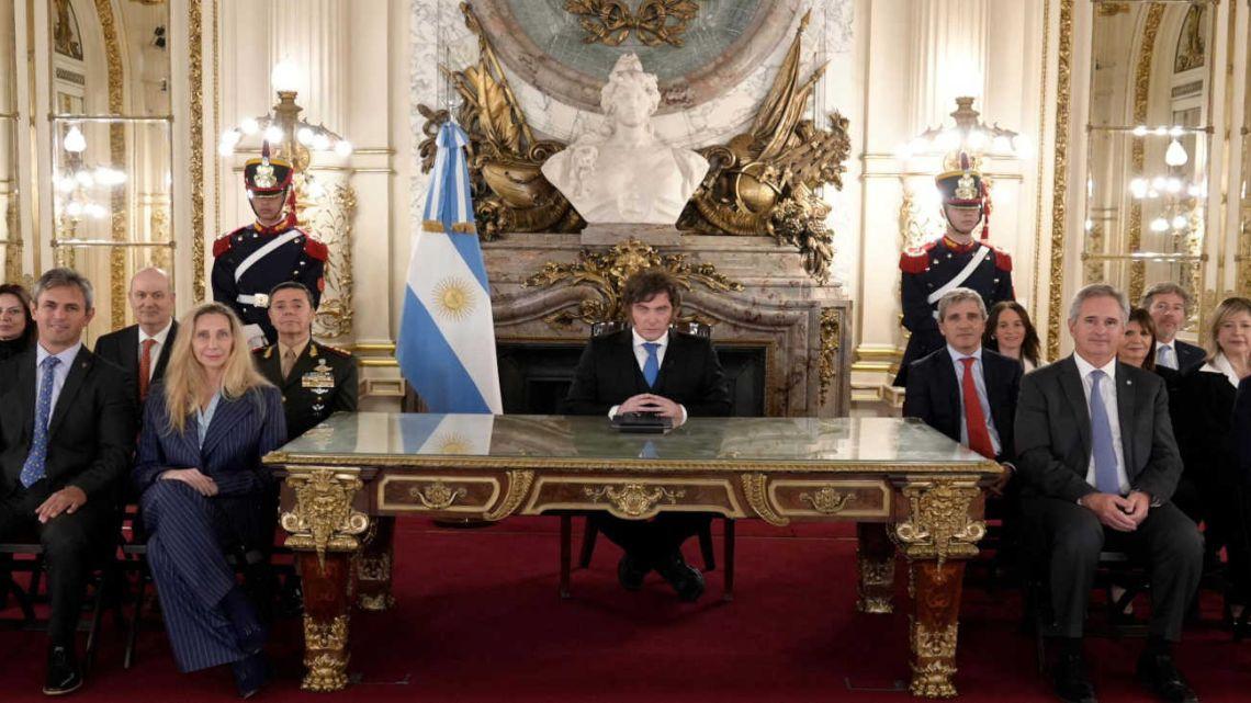 Javier Milei activa sanciones a petroleras por Malvinas y levantará una base naval