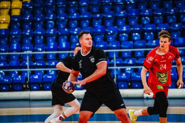 MKS Kalisz arrancó la pretemporada: victoria en vóley y triunfo en handball