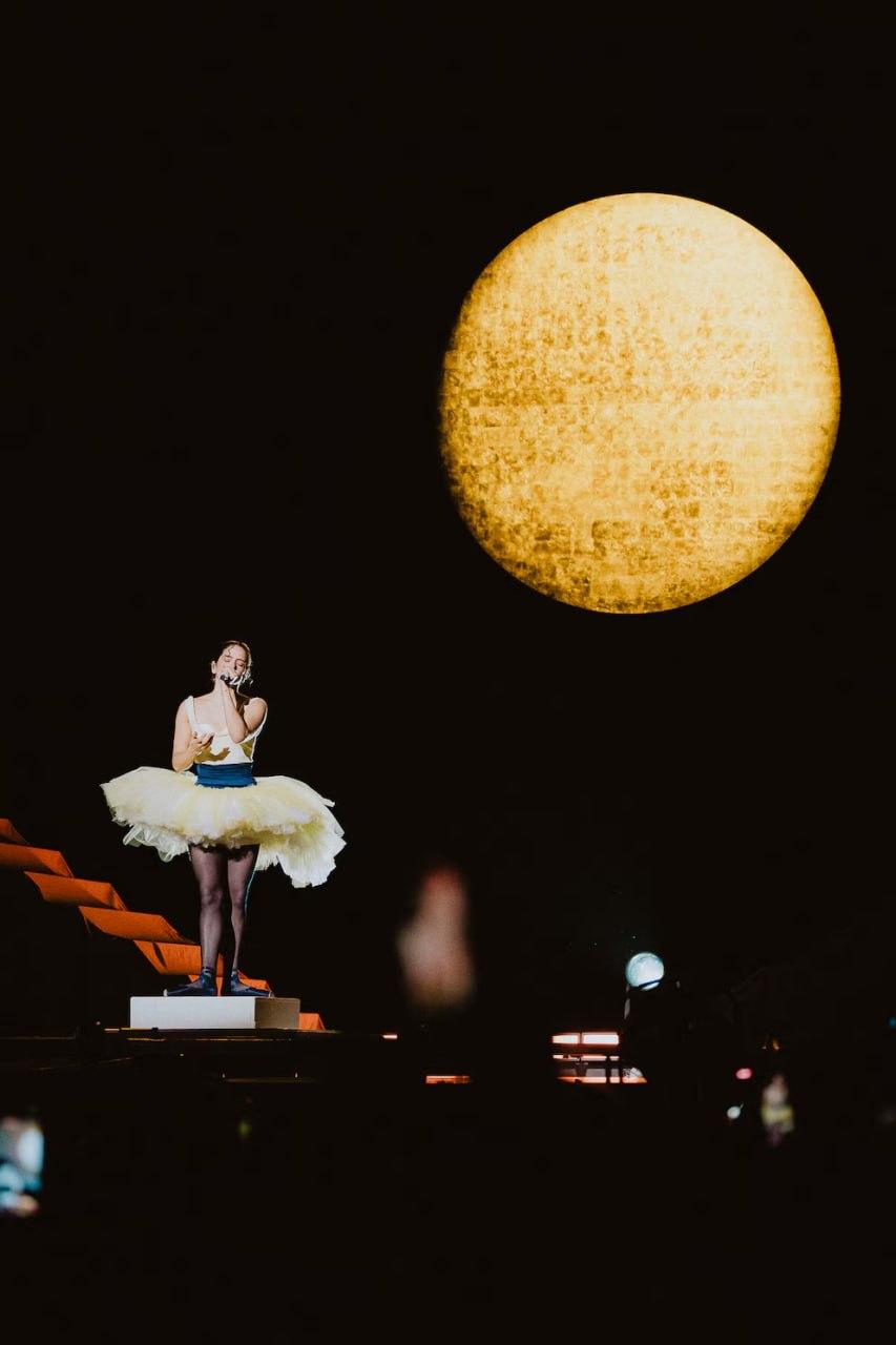 Rosalía rompió el silencio en Buenos Aires, pidió disculpas por su error viral y conquistó al Movistar Arena
