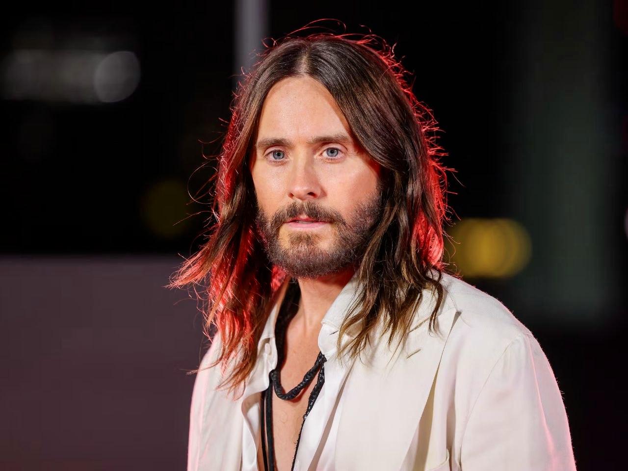 Jared Leto enfrenta graves acusaciones de agresión sexual y acoso en un documental de la BBC