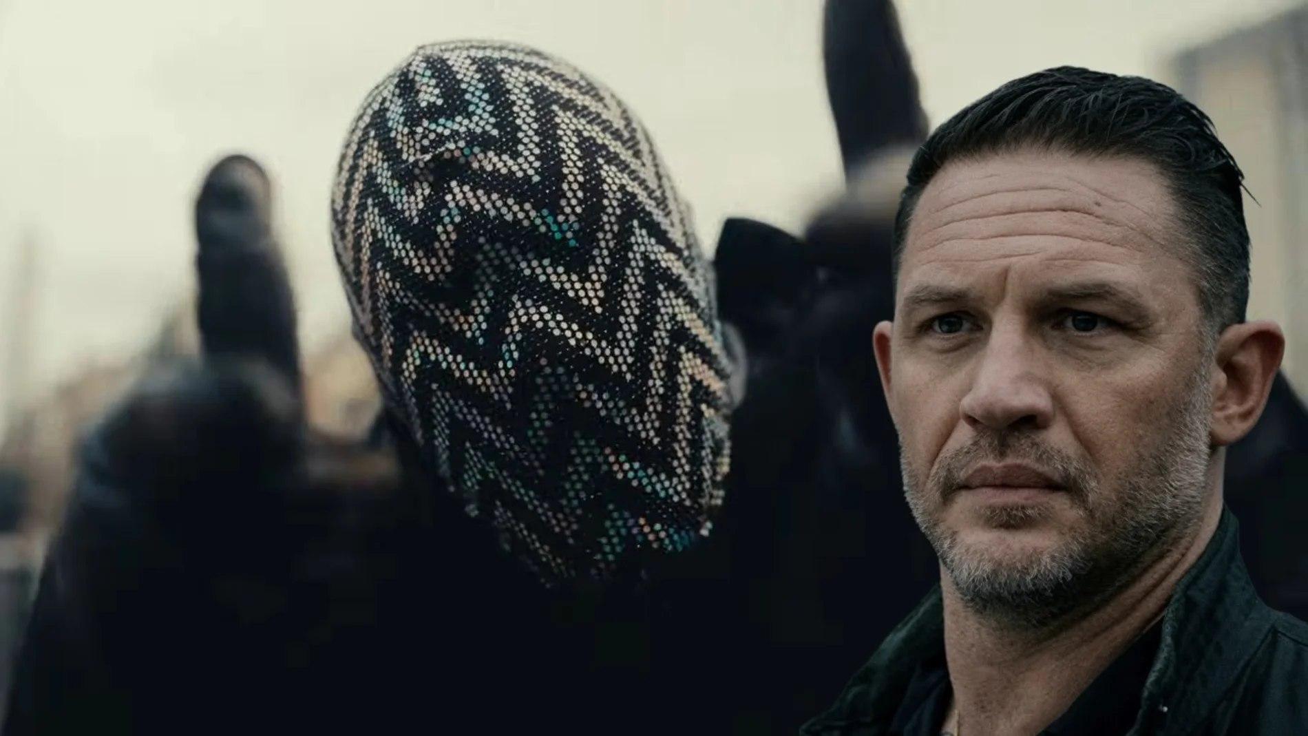 Tom Hardy sorprende como rapero: lanzó su primer disco oculto tras una máscara