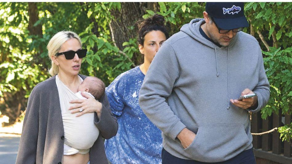 Lady Gaga fue madre por gestación subrogada y se desató una intensa polémica en redes
