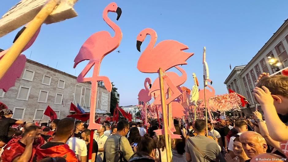 Albania: miles de manifestantes volvieron a marchar para exigir la renuncia del primer ministro