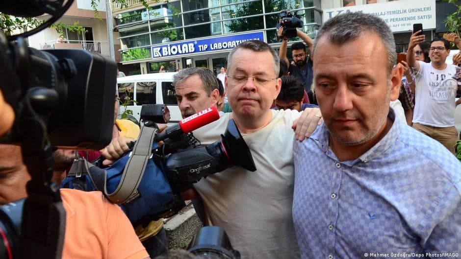 Turquía empieza a liberar a los manifestantes arrestados durante la cumbre de la OTAN