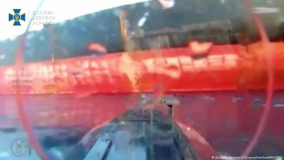 Ucrania intensifica su ofensiva marítima: reporta ataques con drones contra buques rusos en el mar de Azov