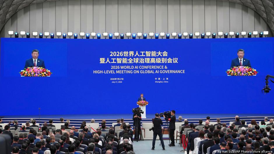 Xi Jinping reclama una regulación "precisa y efectiva" para evitar que la inteligencia artificial se salga de control
