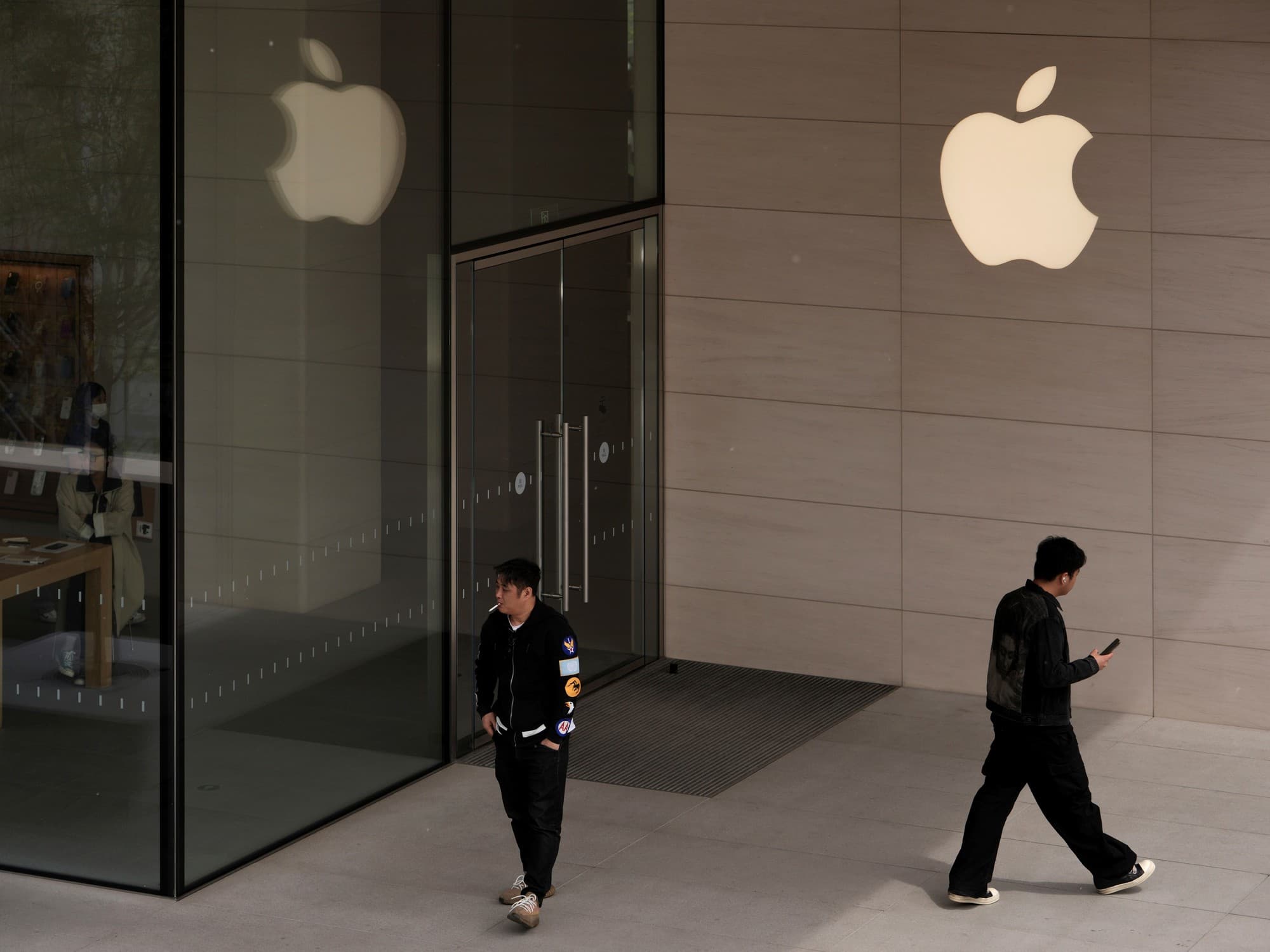 Conflicto en Silicon Valley: Apple demanda a OpenAI por presunto robo de secretos comerciales