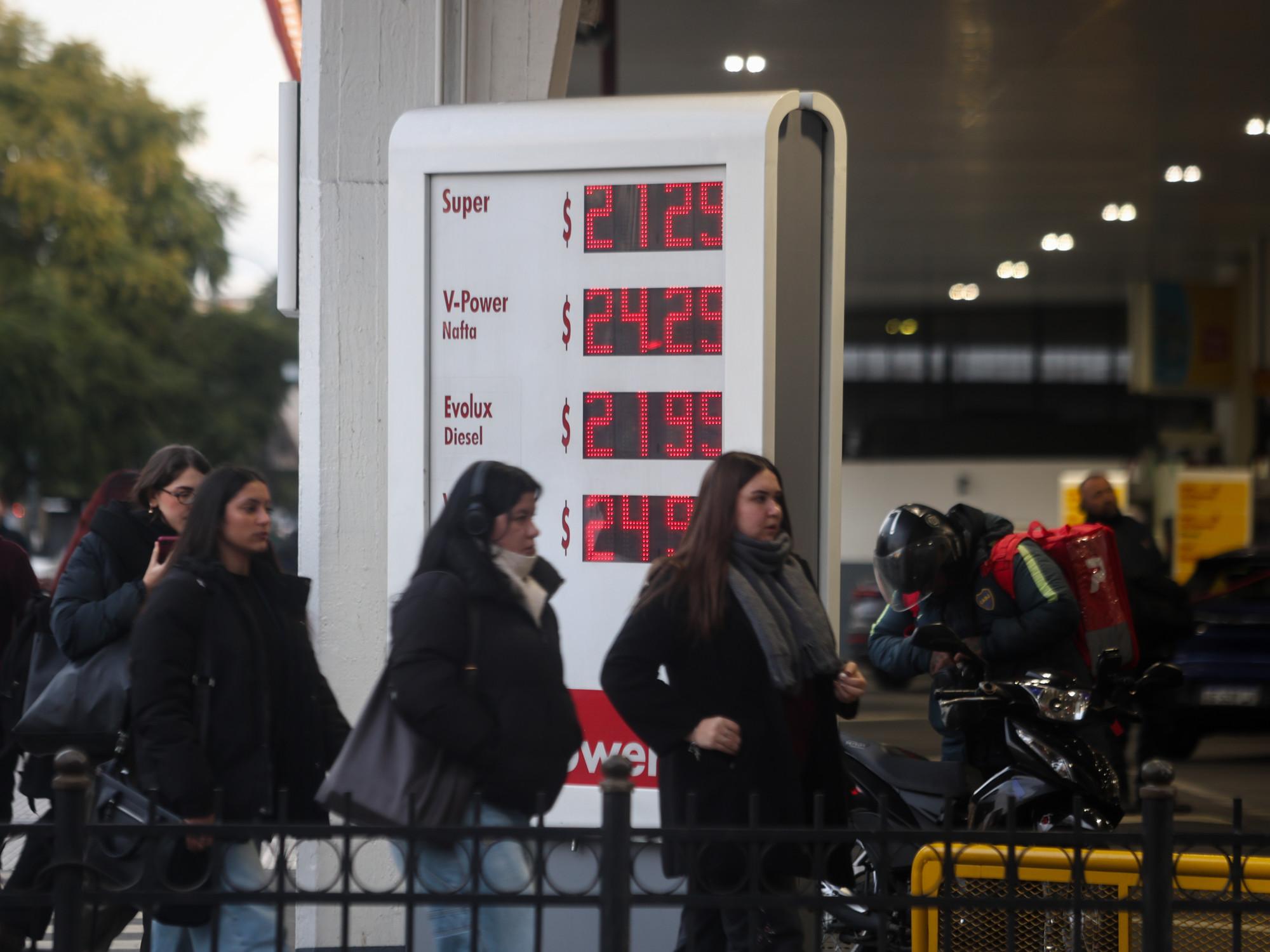 Aumento de combustibles: cayeron las ventas de nafta en junio y el semestre cerró en baja