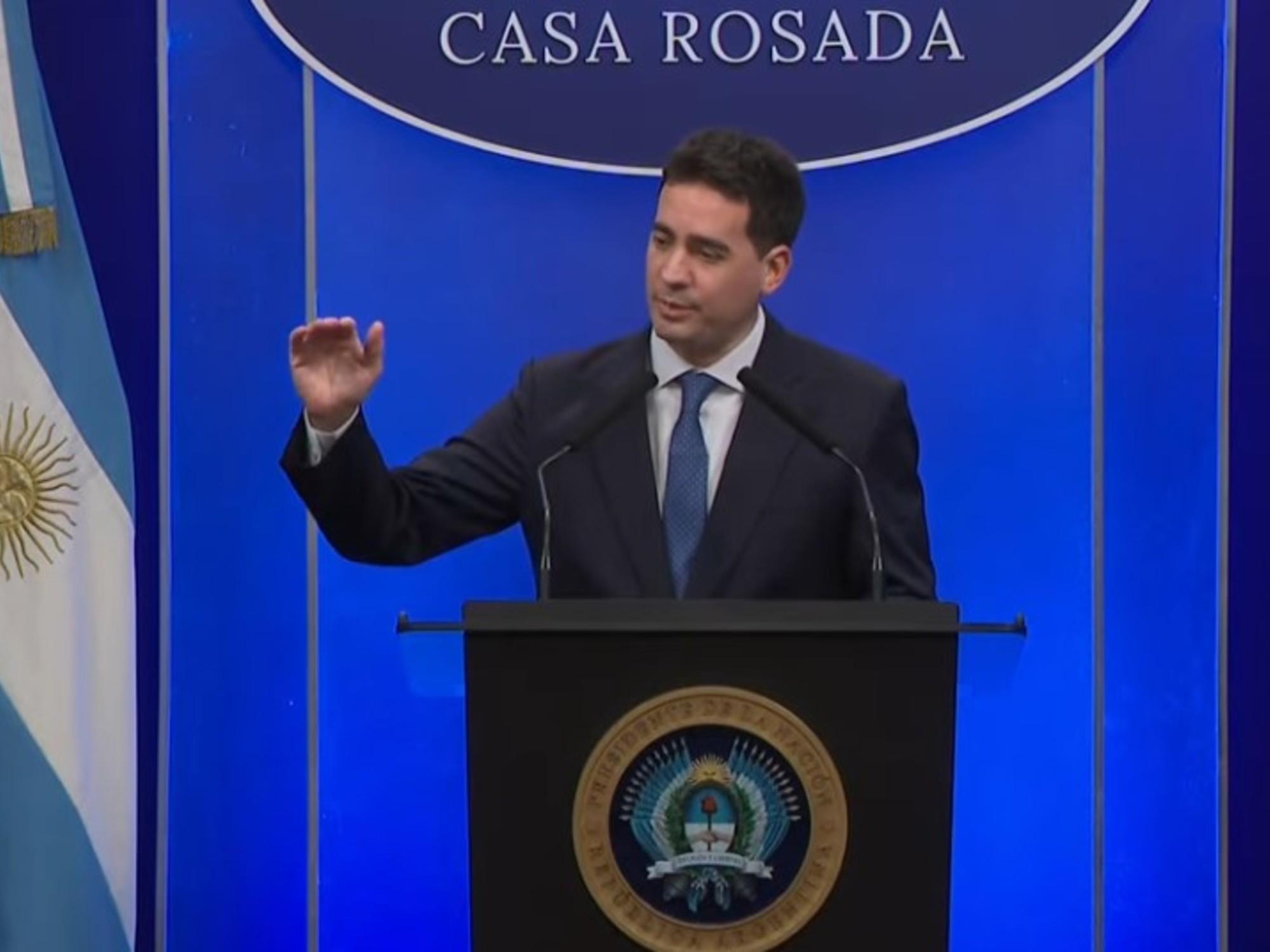 Dólar a $1.800: la proyección de Adrián Ravier con duras críticas a Macri