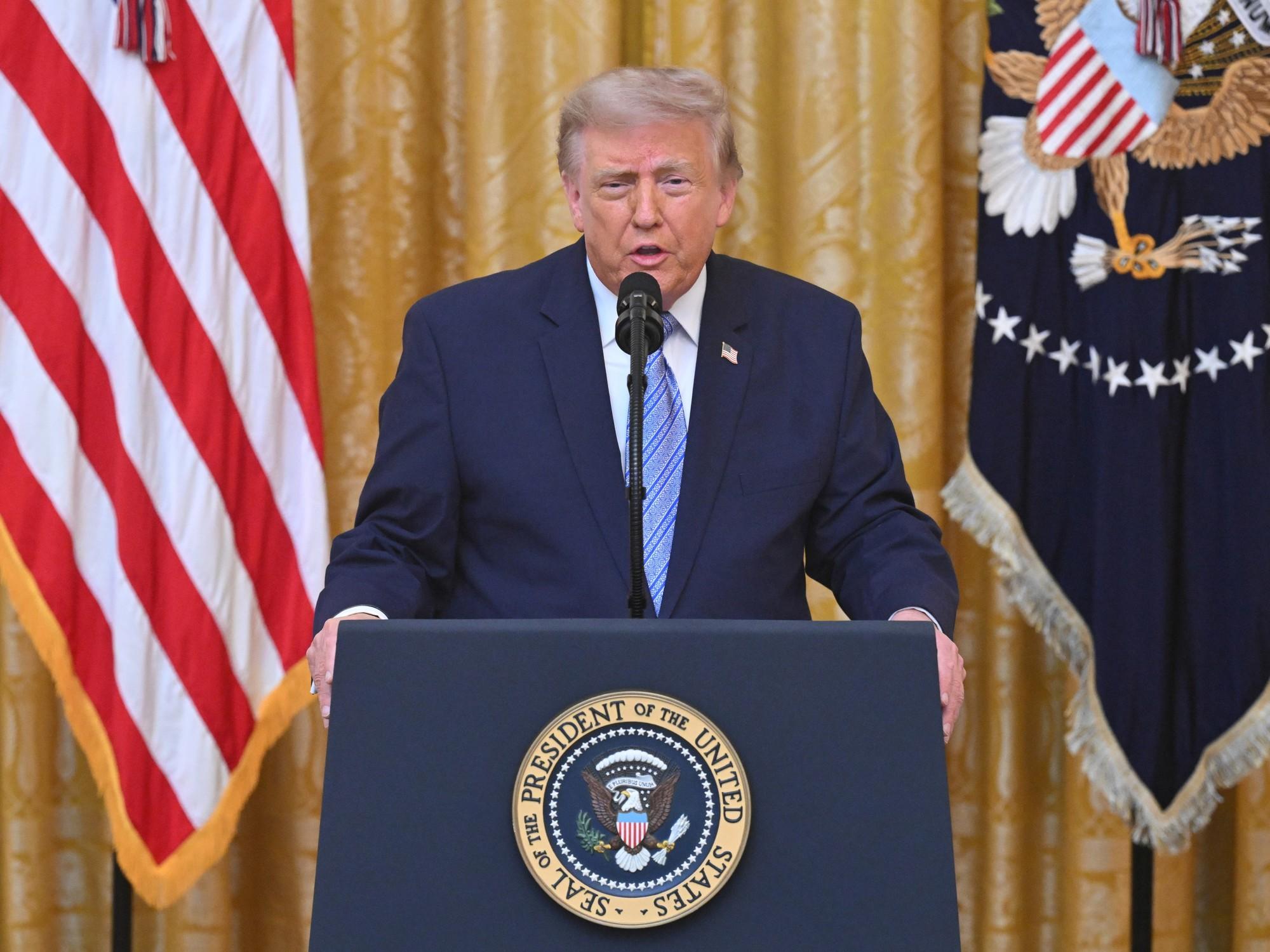 Trump denunció ciberataques extranjeros y prometió liberar archivos secretos