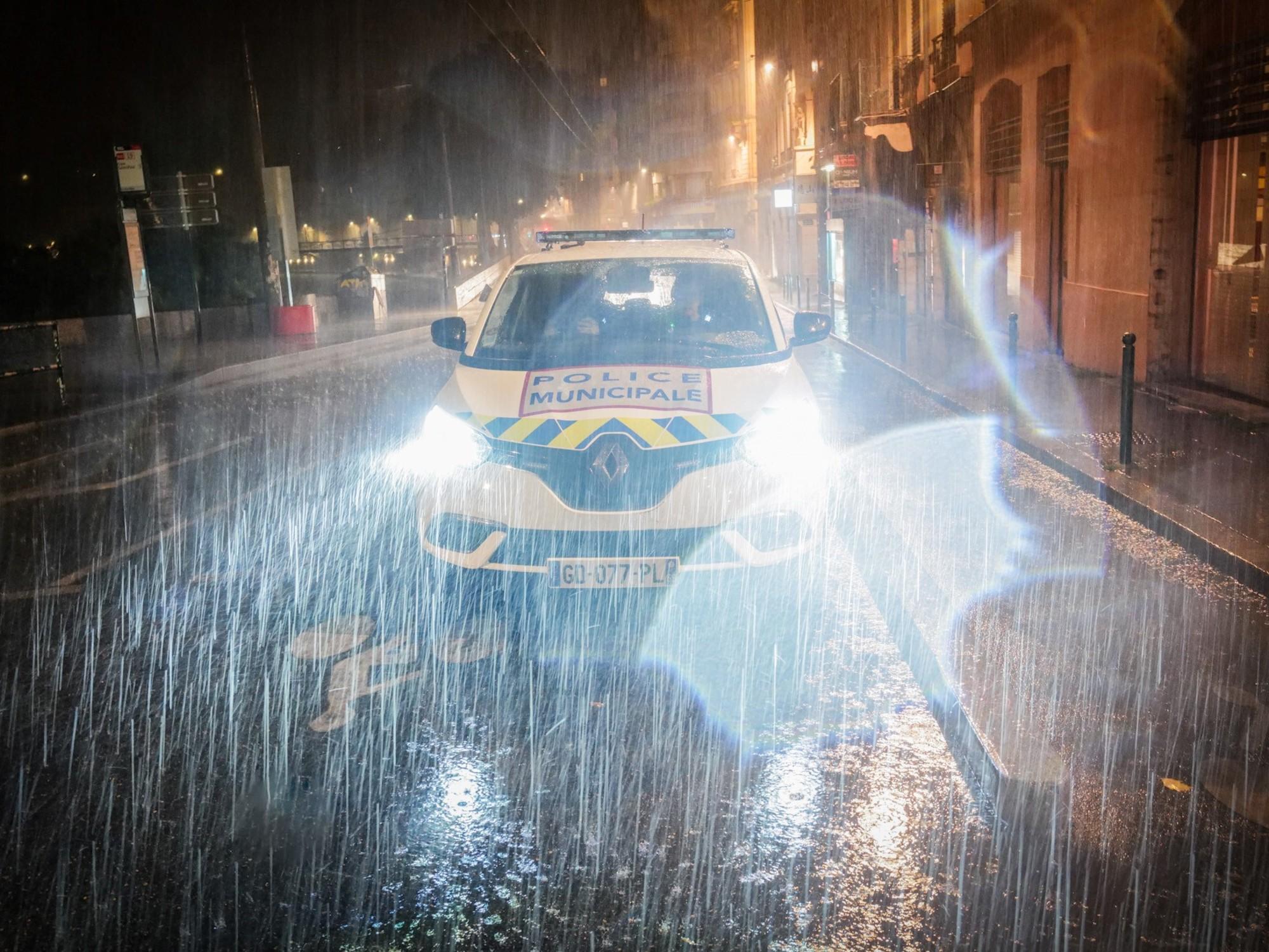Francia bajo alerta: un violento temporal de granizo y viento causó destrozos y muertes