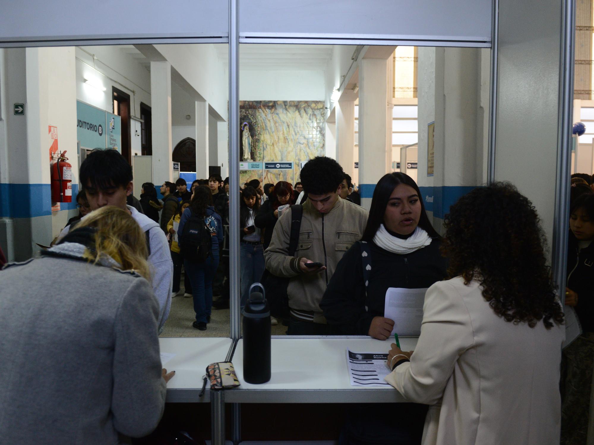 Empleo registrado en Argentina: cayeron 330.000 puestos y la recesión aprieta