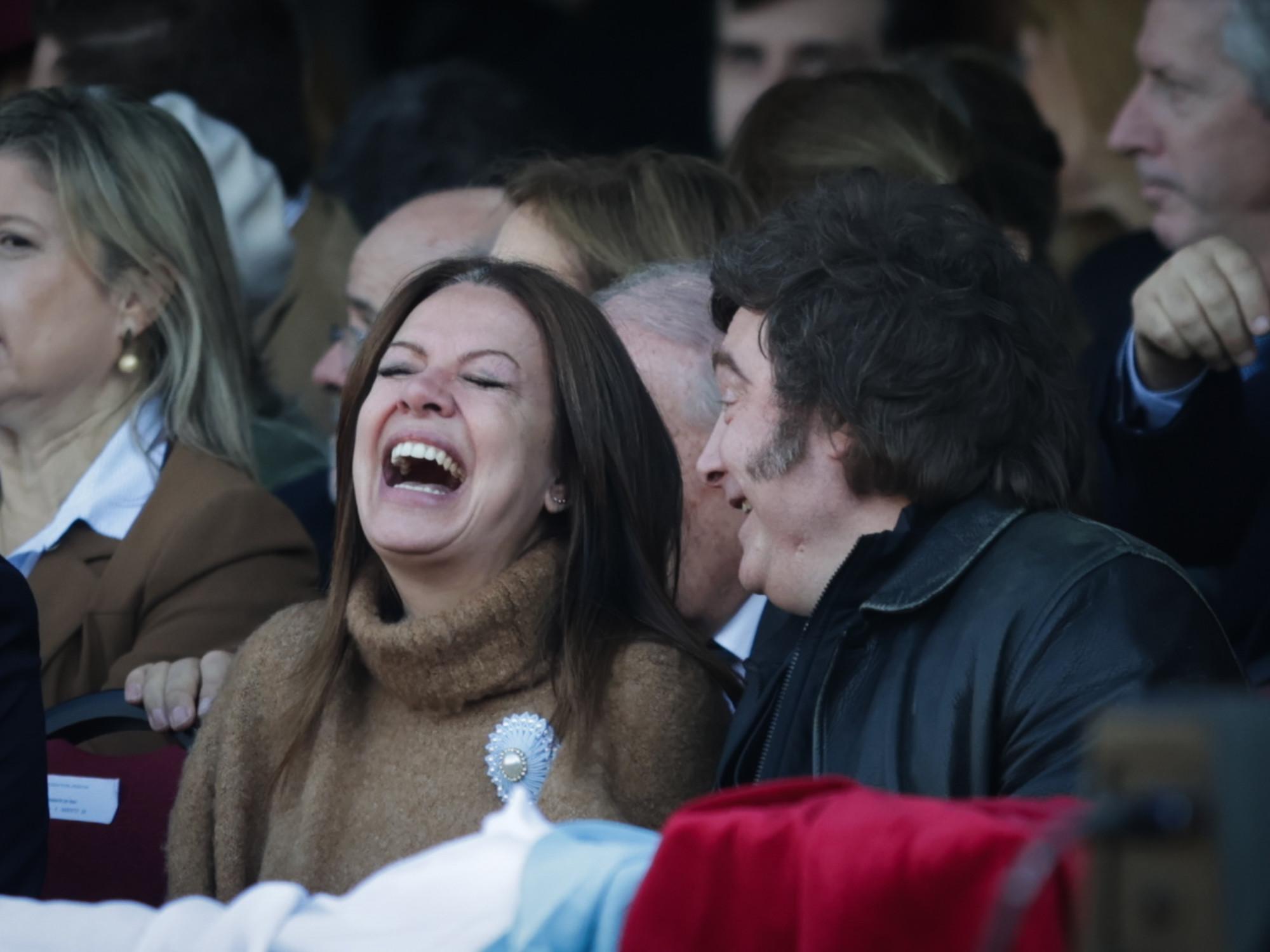 Javier Milei en la Exposición Rural: del ovacionado regreso al fenómeno de selfies con sus ministros