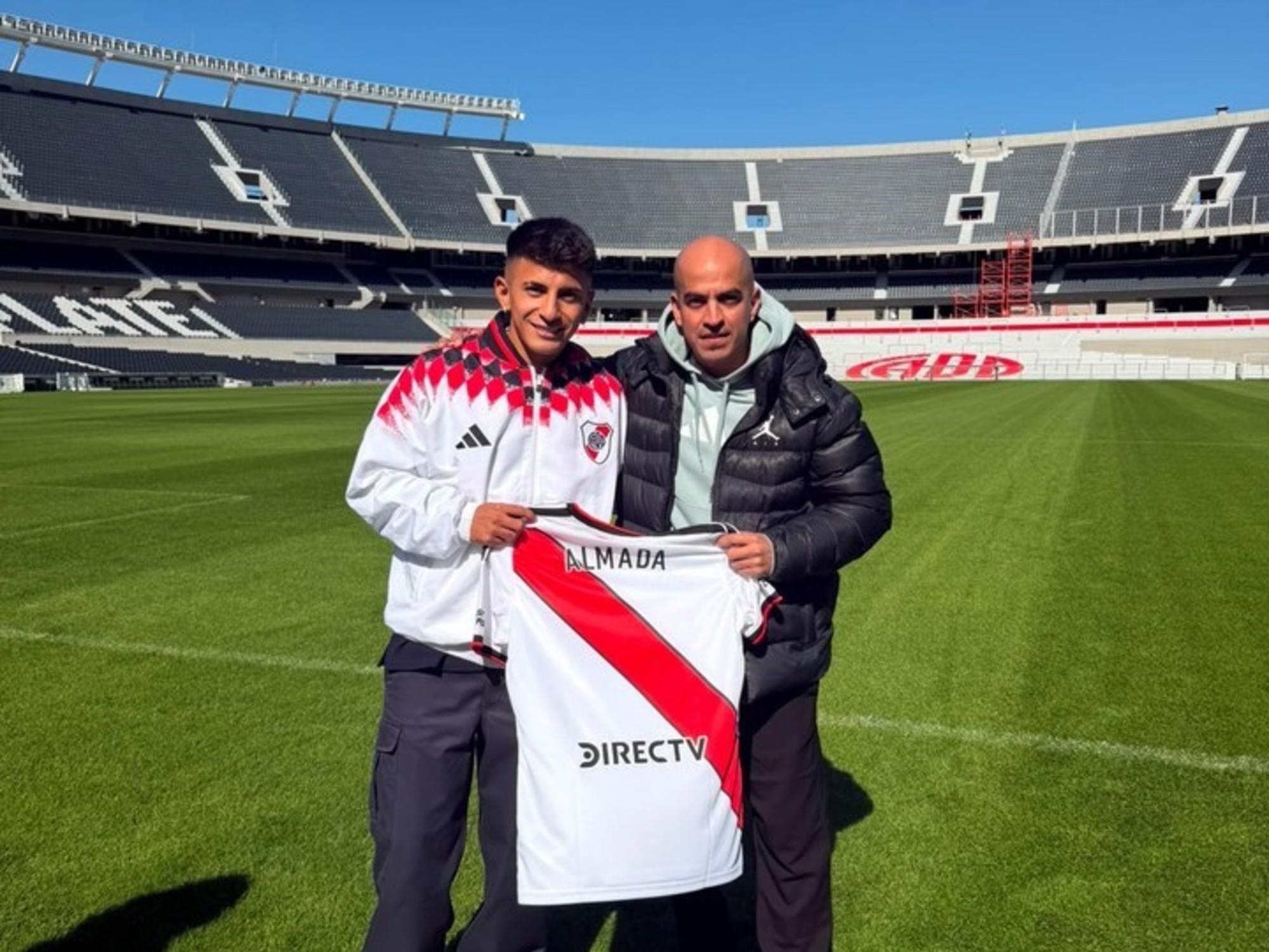 Thiago Almada en River: la historia detrás de su debut como titular