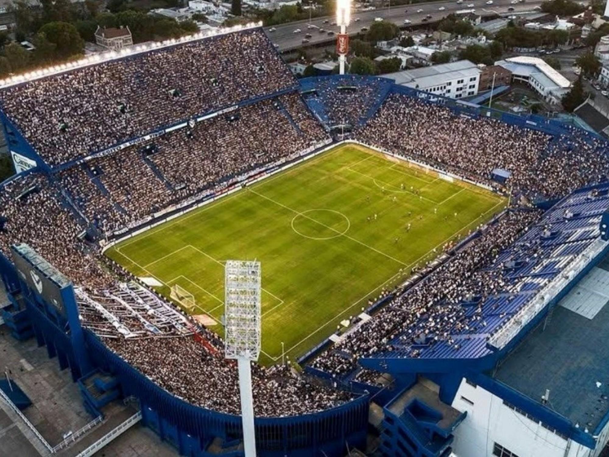 Vélez y una protesta inesperada: por qué el plantel llegó de civil al Amalfitani