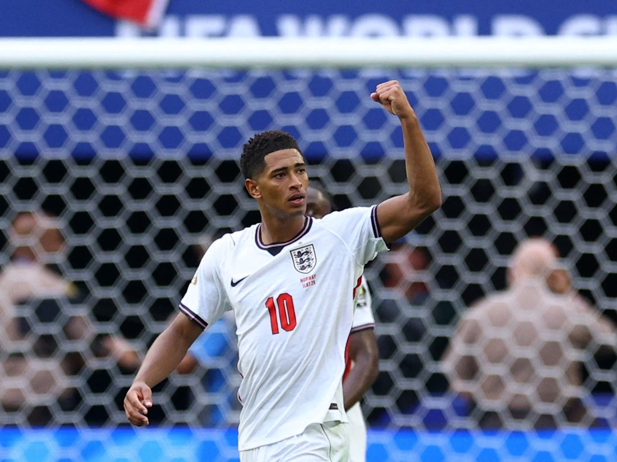 Bellingham imparable: doblete ante Noruega y récord goleador junto a Kane