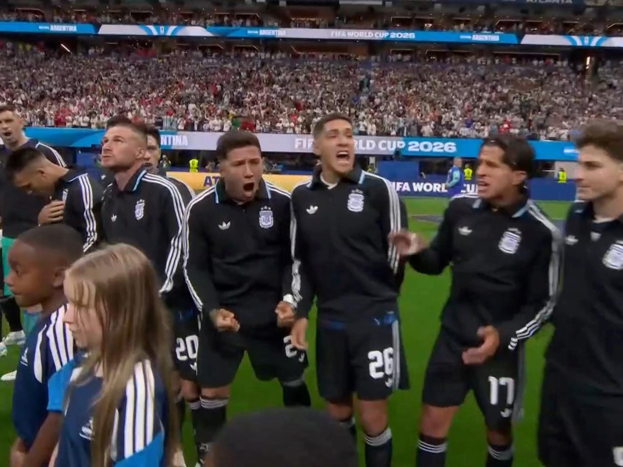 El fervor de la Selección en el himno y el clásico grito de las tribunas contra los ingleses