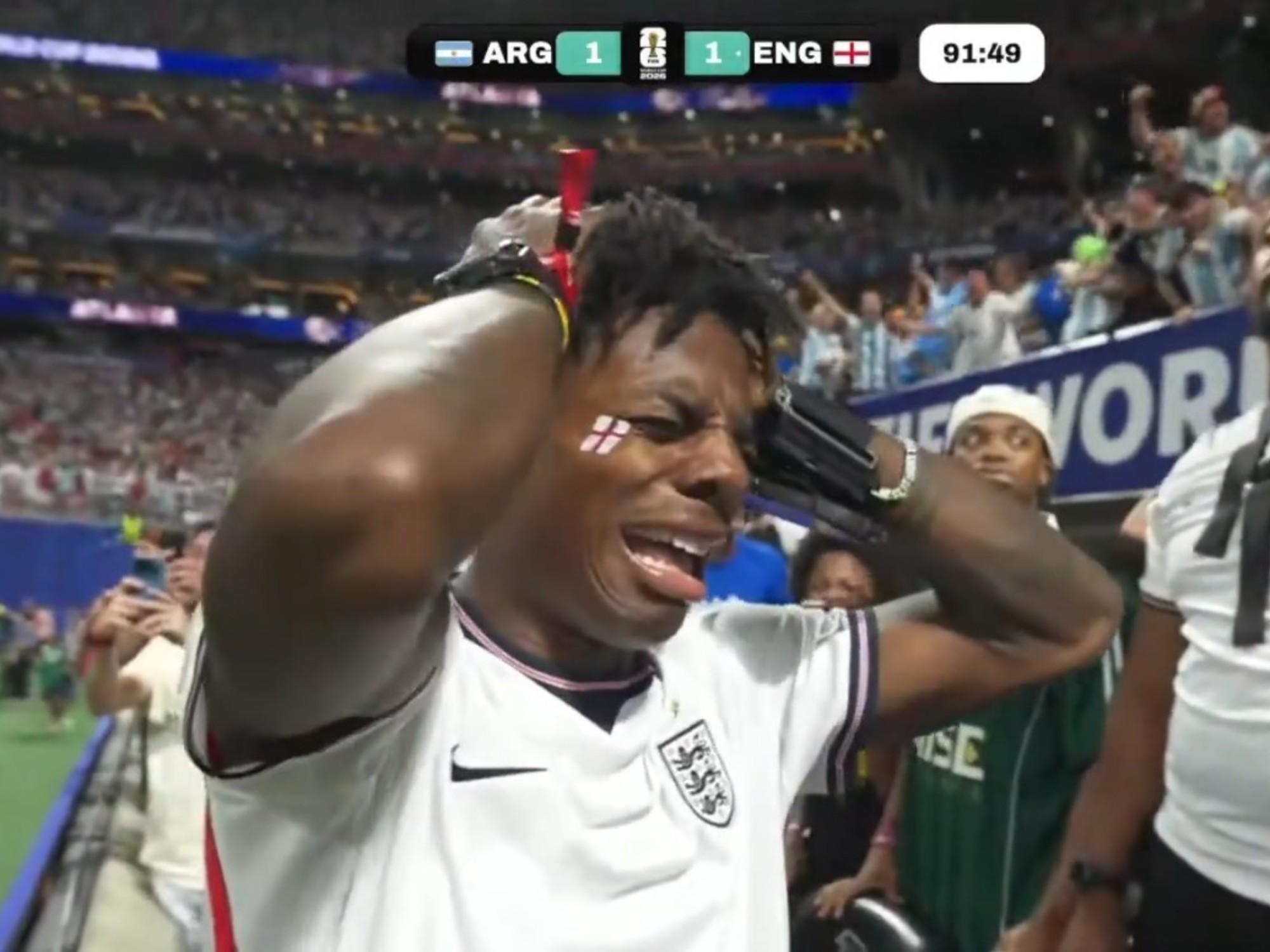 El desconsuelo de Speed: se vistió de Inglaterra y su reacción al gol de Lautaro se volvió viral