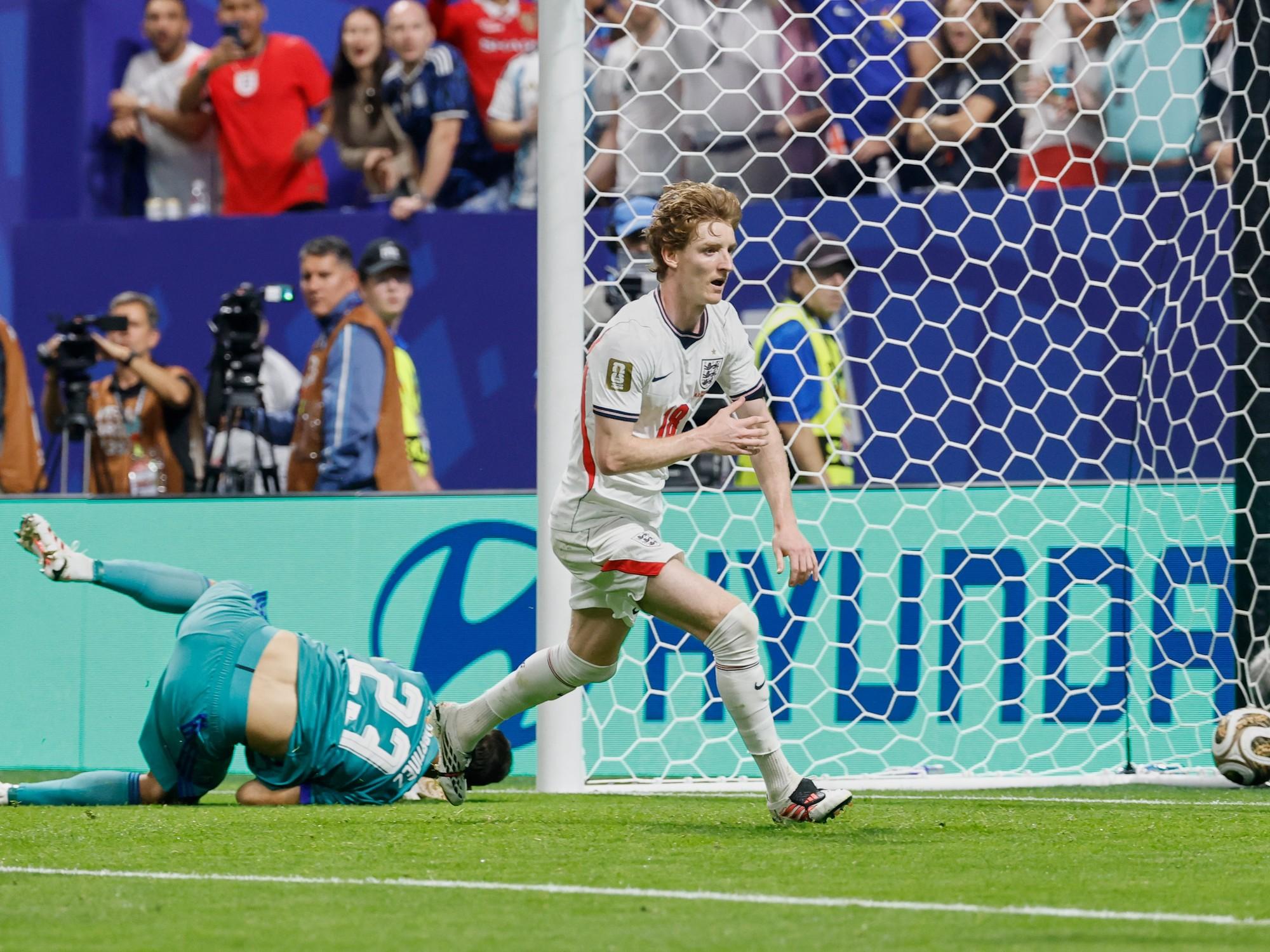 Desatención en el fondo: Inglaterra golpeó a la Selección tras un error de Molina