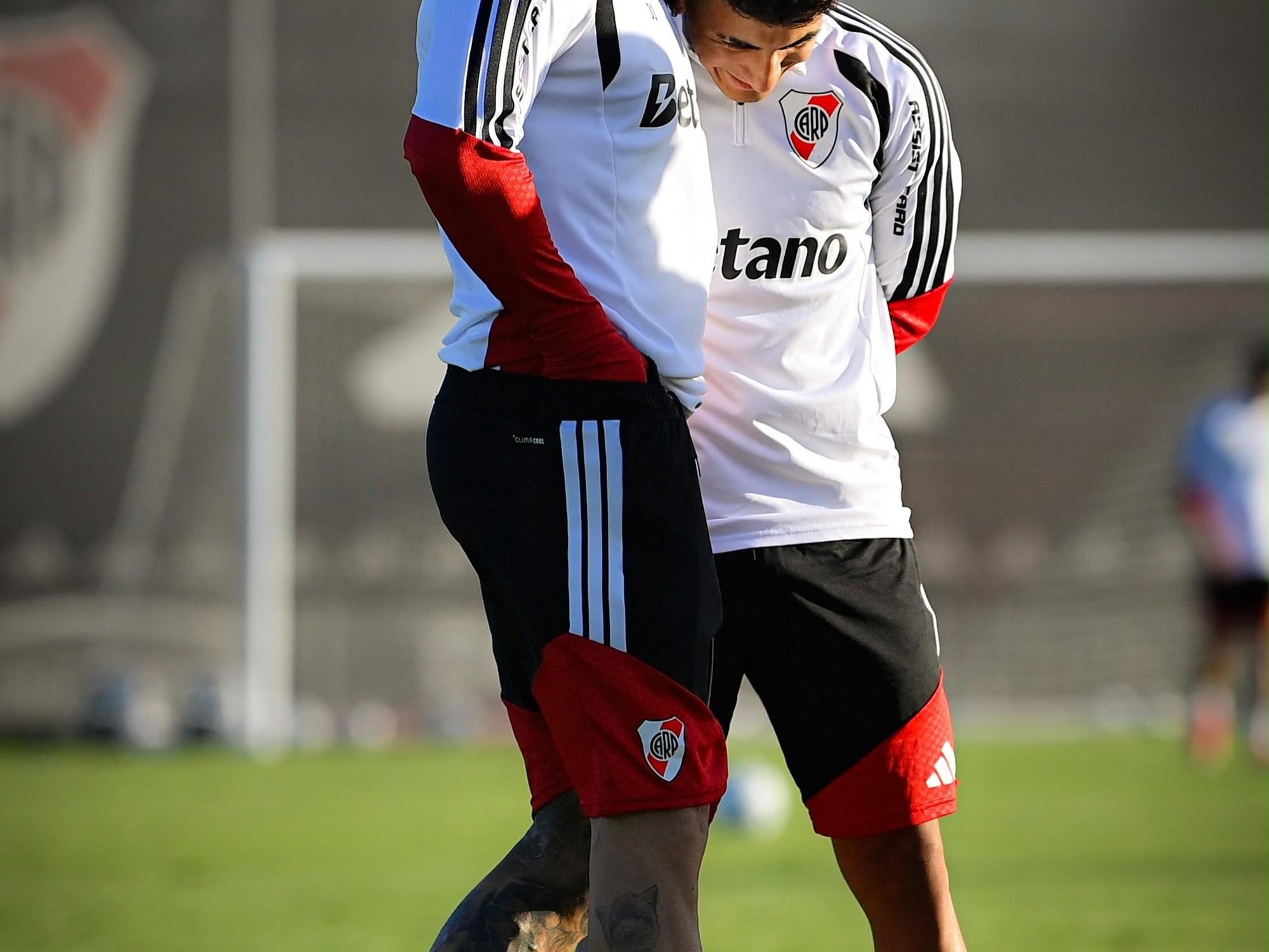 Nicolás Otamendi recibió a Thiago Almada en Benfica con un posteo viral