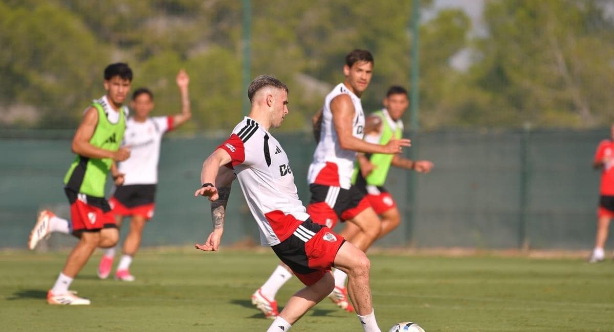 River busca dar el golpe en el mercado: negocia por una de las joyas de Vélez