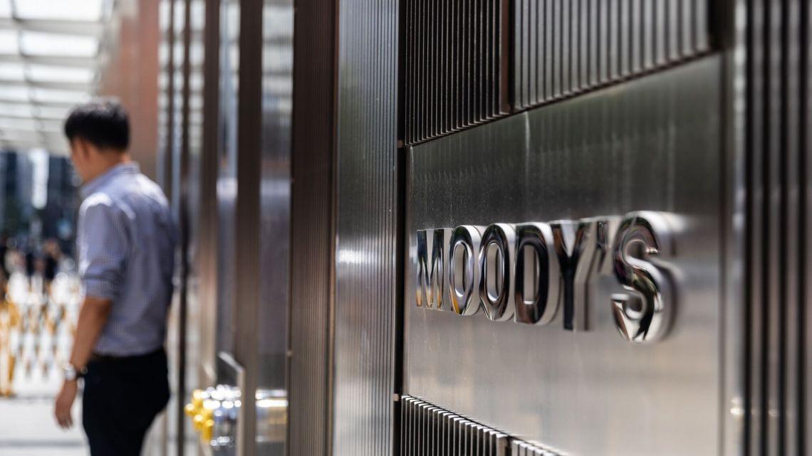 Moody's: la calificadora subió la nota de Argentina de Caa1 a B3