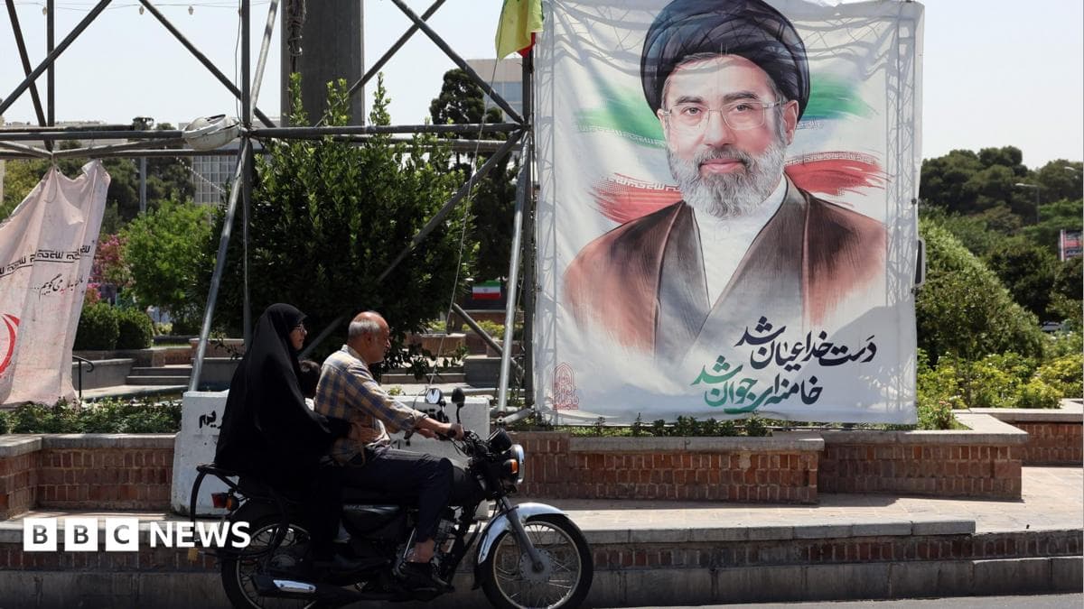 Irán promete venganza tras el entierro de su líder supremo en medio del conflicto