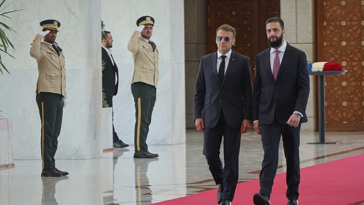 Emmanuel Macron visitó la emblemática mezquita de los Omeyas en su viaje a Siria
