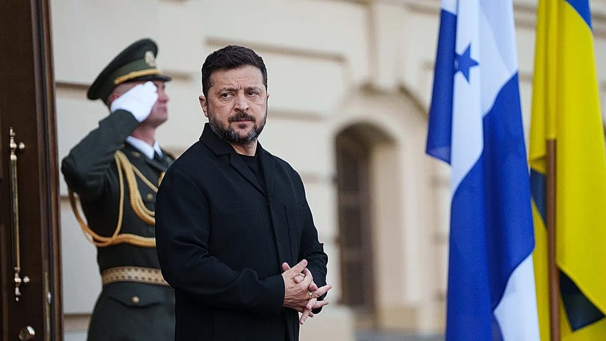 Fuerte cruce de la Unión Europea a Zelenski por homenajear a una controvertida milicia histórica