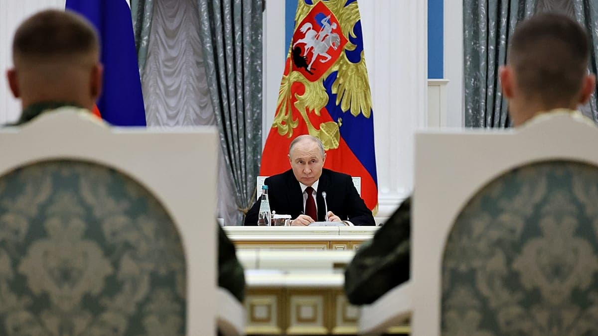 La Unión Europea busca contrarreloj congelar el límite al precio del petróleo ruso