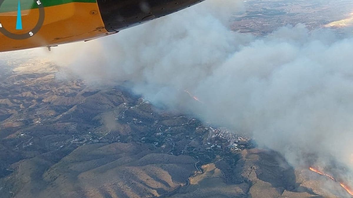 El factor "30-30-30": la fórmula climática detrás del devastador incendio en Almería