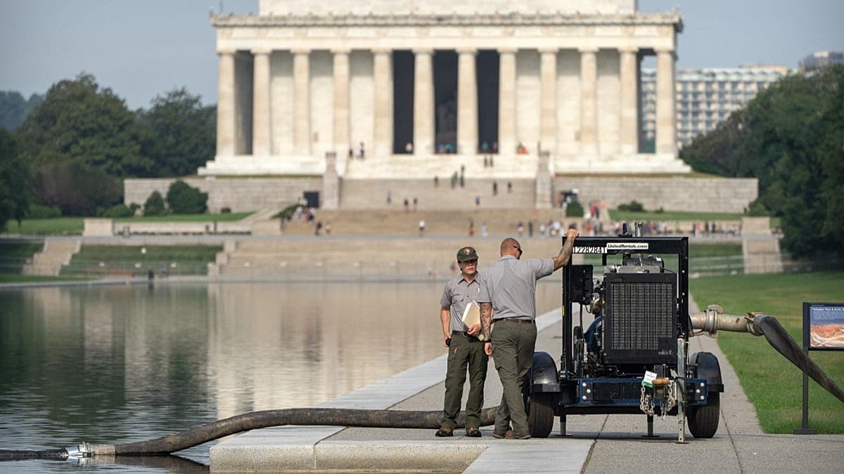 Vuelven a vaciar el estanque del Lincoln Memorial por una polémica reforma de Donald Trump