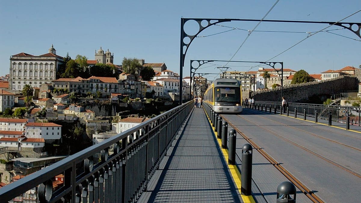 Oporto se convierte en la primera ciudad de Portugal en ofrecer transporte público gratuito para sus residentes