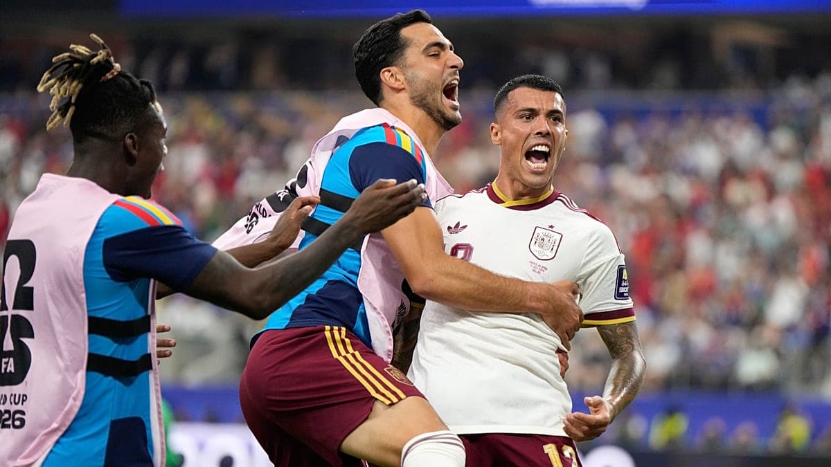 España amargó a Francia en su fiesta patria y es el primer finalista del Mundial