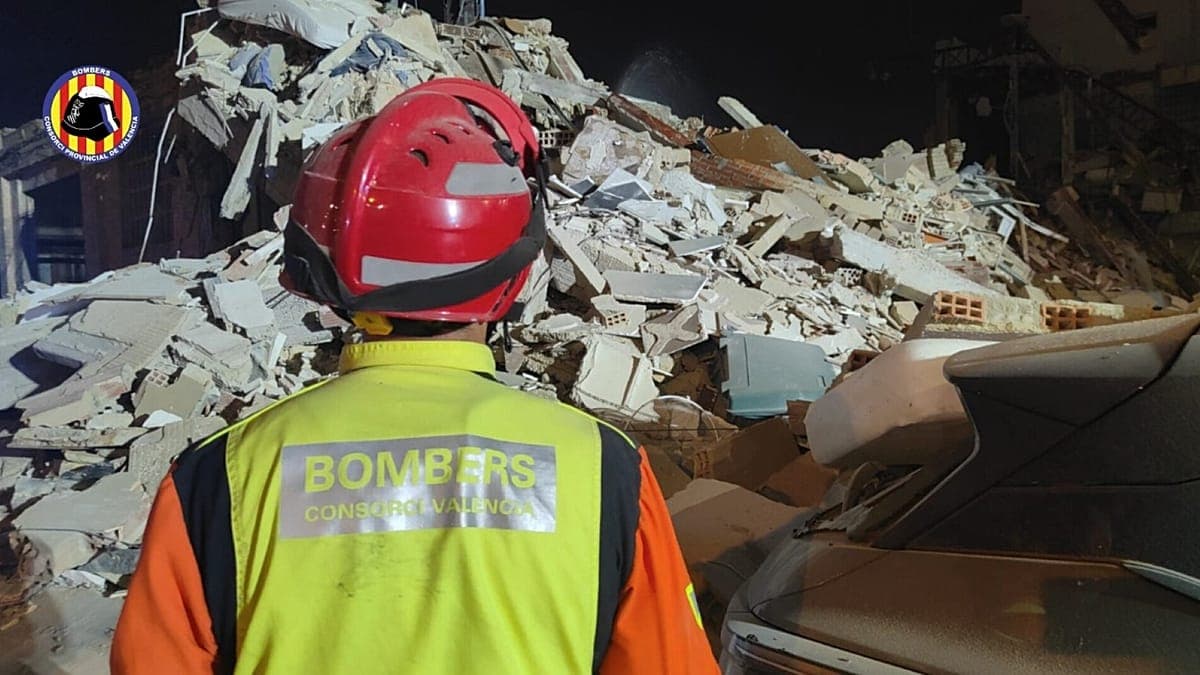 Derrumbe en Valencia: se desplomó un edificio de tres pisos que había sido evacuado de urgencia