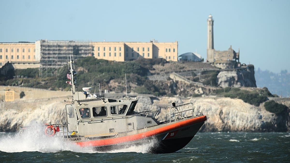 Tragedia en San Francisco: un muerto y tres desaparecidos tras el hundimiento de un barco cerca de Alcatraz