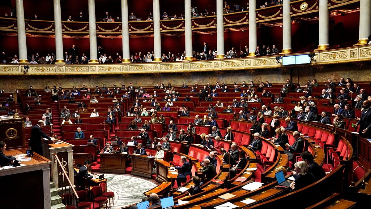 Francia aprobó la ley que legaliza la eutanasia y el suicidio asistido