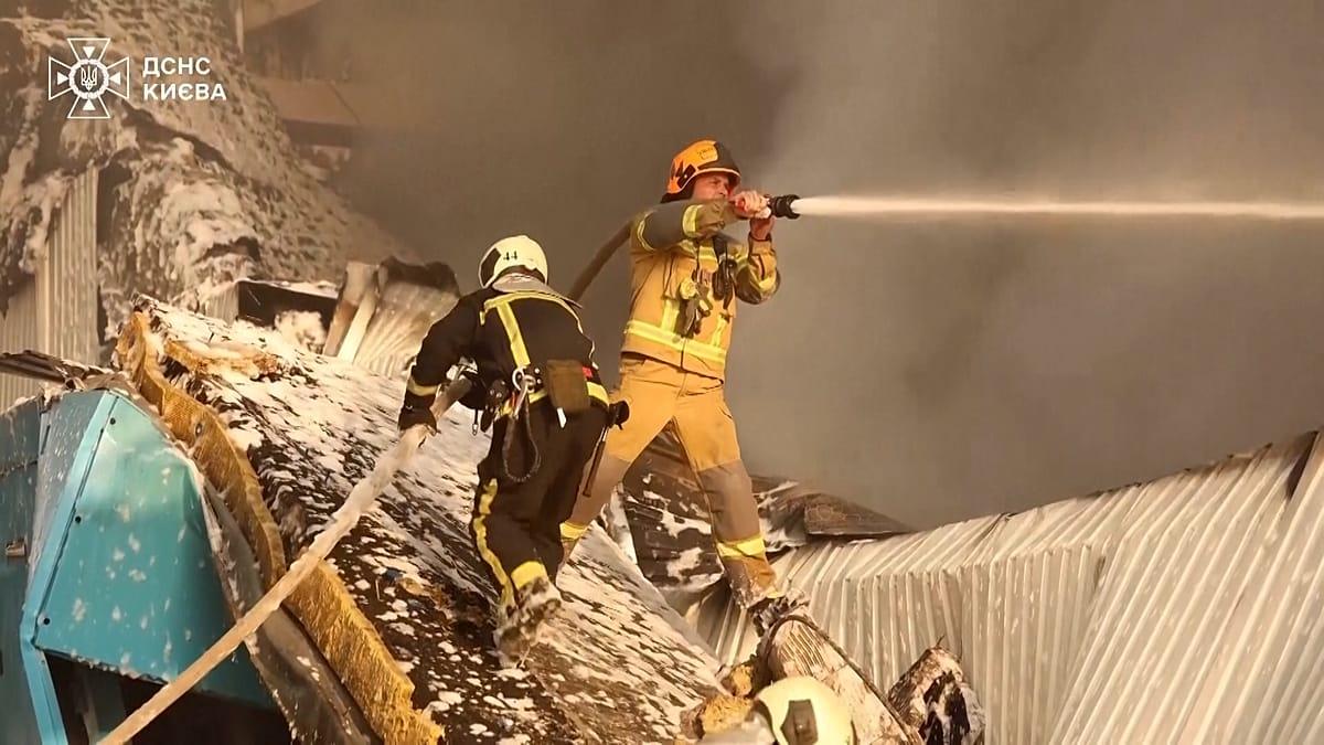 Tragedia en Kiev: un nuevo bombardeo ruso deja víctimas fatales y heridos