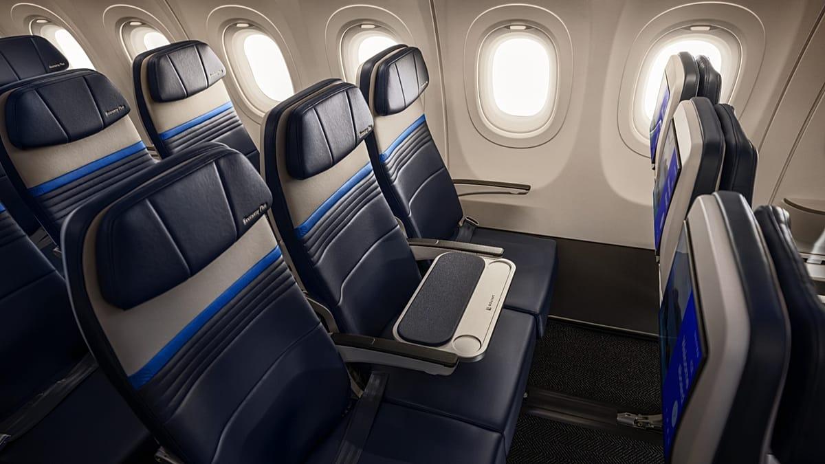 El fin del asiento del medio: la propuesta de una aerolínea para viajar con más comodidad en clase turista