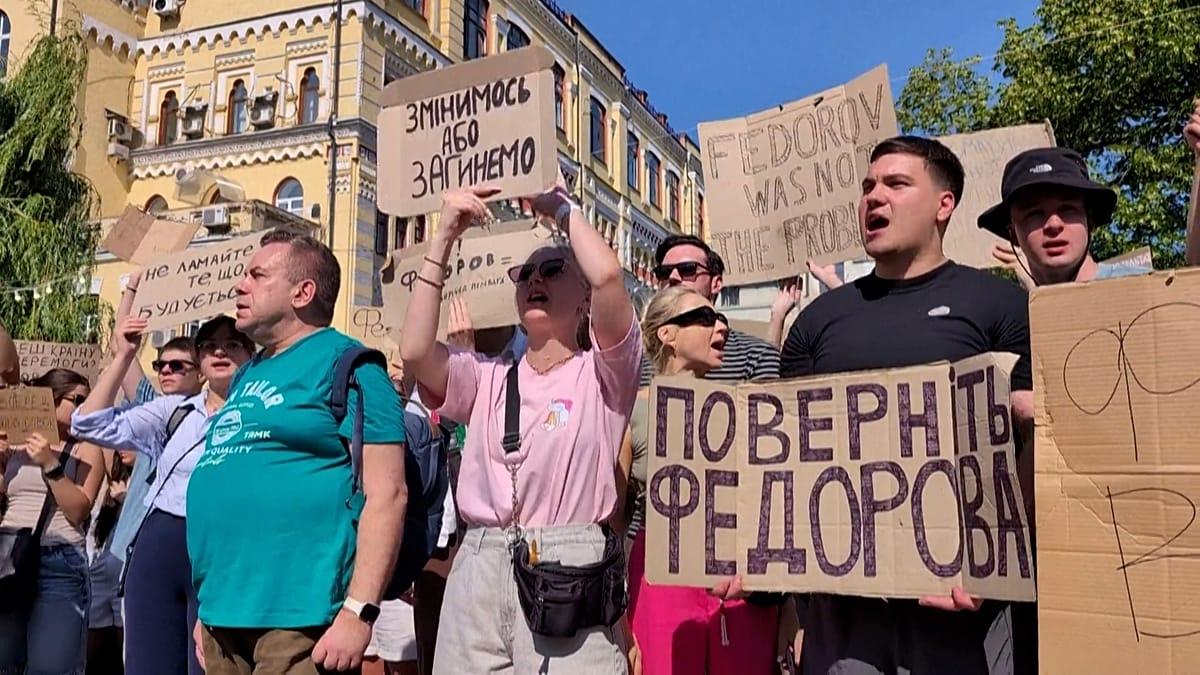 Tensión en Ucrania: protestas en Kiev tras la destitución del ministro de Defensa
