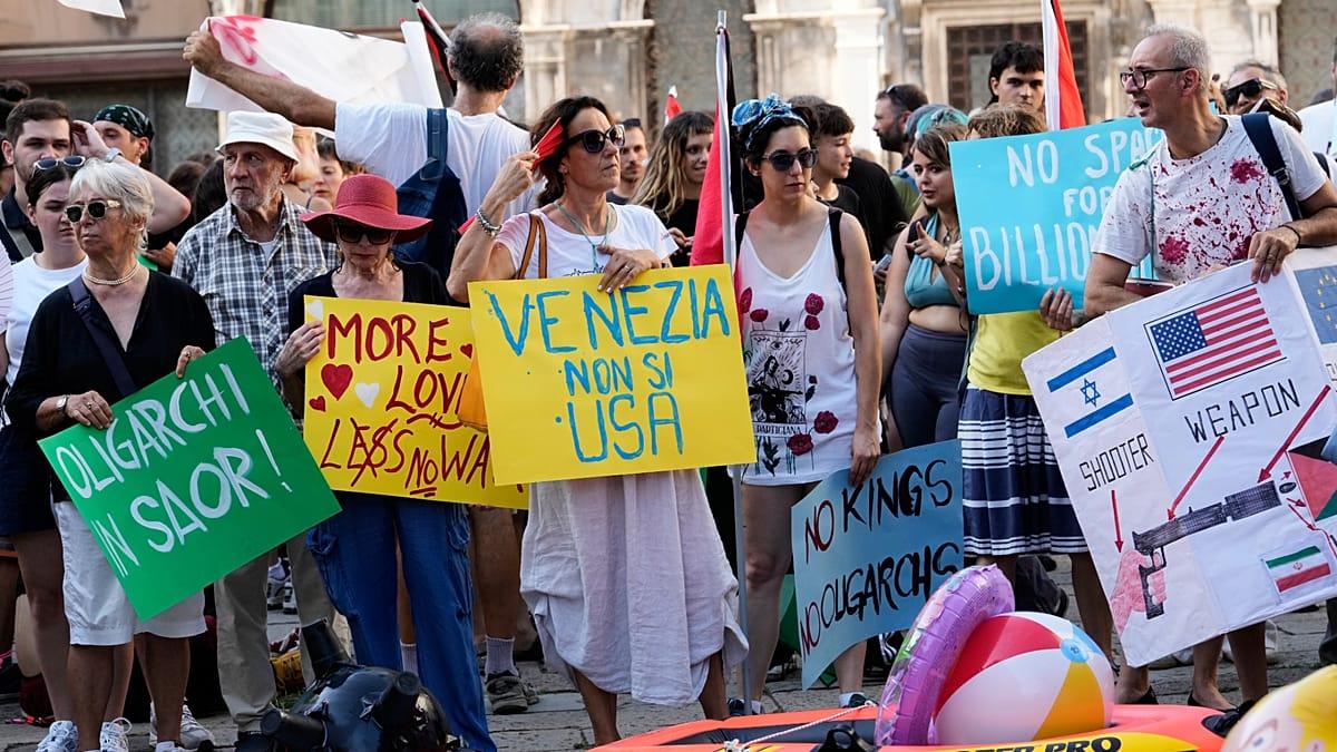 Tensión en Venecia: el embajador de EE.UU. llegó en un súper yate de lujo en medio de protestas
