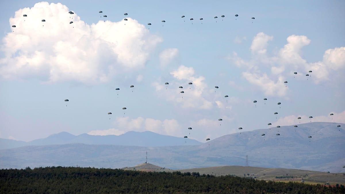 Estados Unidos prueba microglobos en Polonia: piden no tocar restos