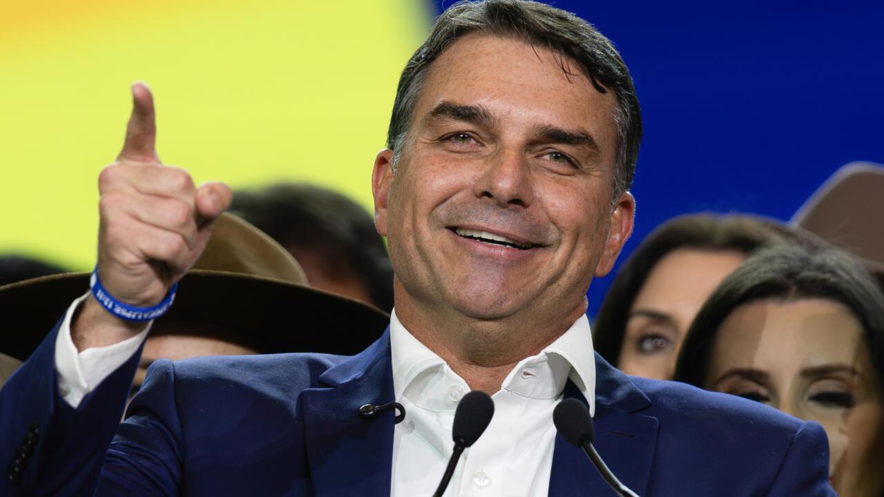 Flávio Bolsonaro lanzó su candidatura a presidente en Brasil junto a Javier Milei