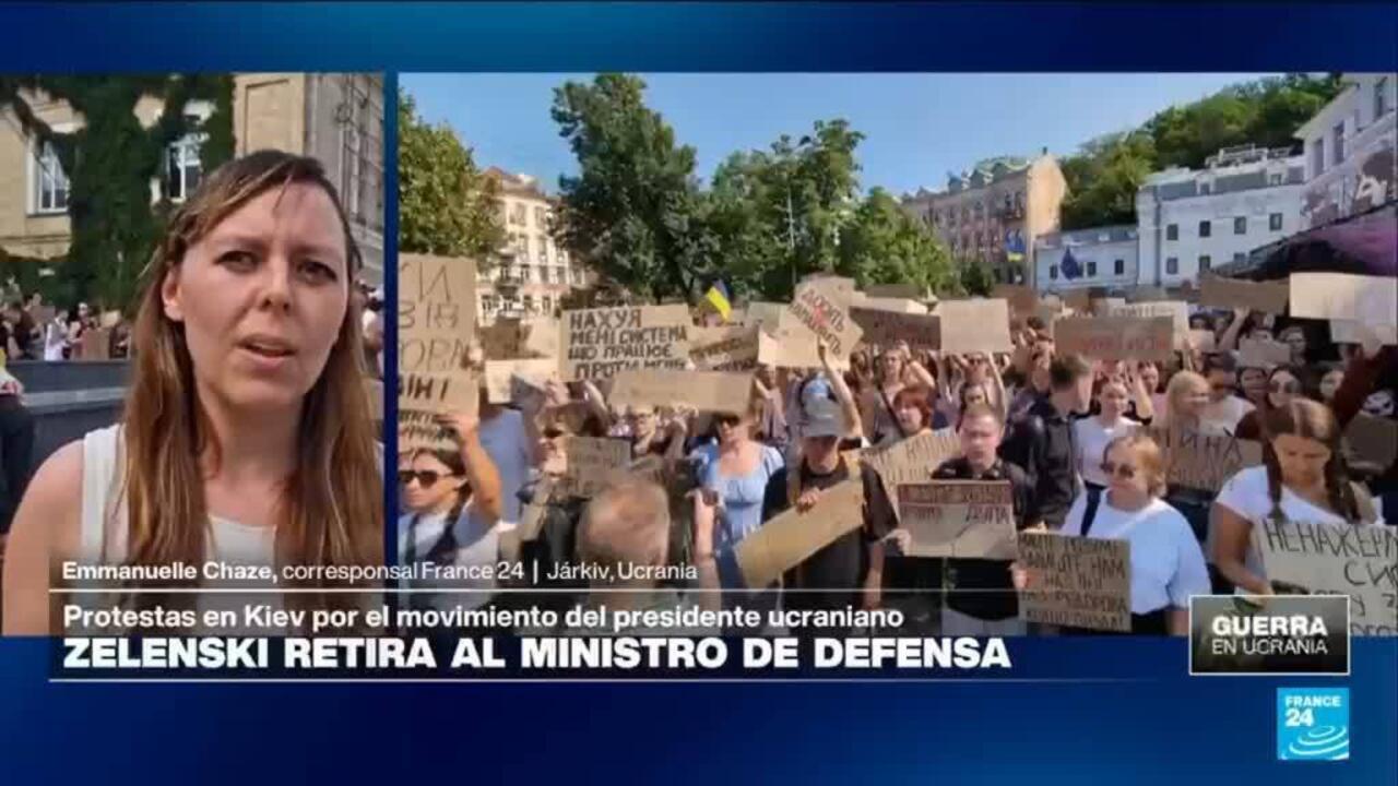 Reclamos en Ucrania tras la salida del ministro de Defensa: marchas contra la decisión de Zelenski