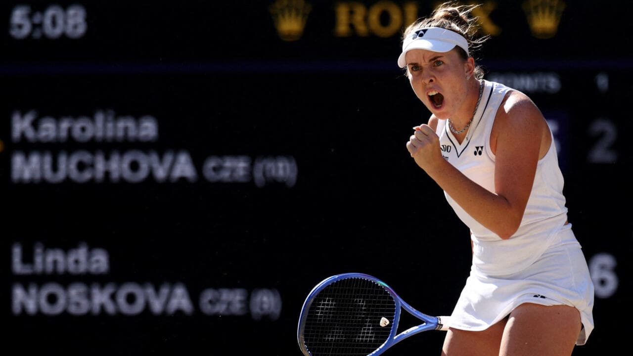 Linda Noskova se consagra en Wimbledon tras vencer a Muchova en una final checa