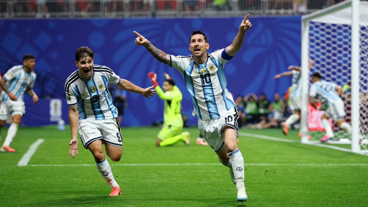 Argentina reaccionó sobre la hora ante Egipto y se metió en los cuartos de final del Mundial